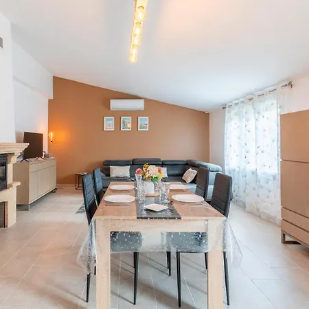 Holiday home Maison Marquet *